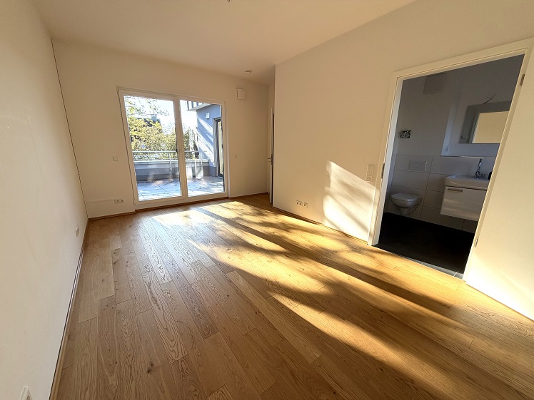 Schlafzimmer mit Master-Bad