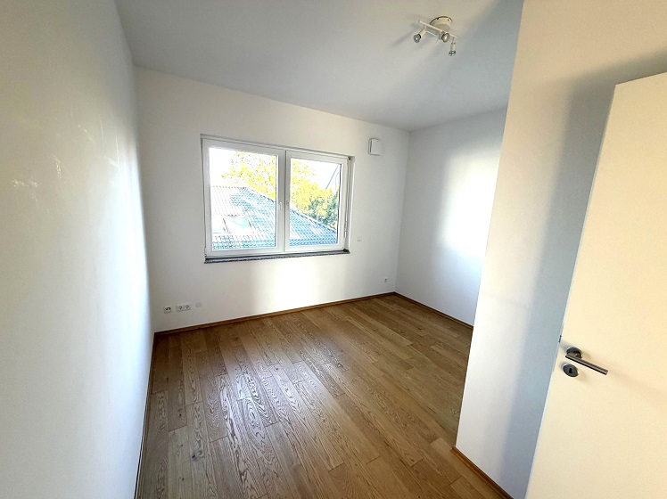 Kinder-/Arbeitszimmer